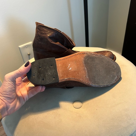 Low profile women’s leather boots. Great with everything! Women’s size 8 - Picture 4 of 4